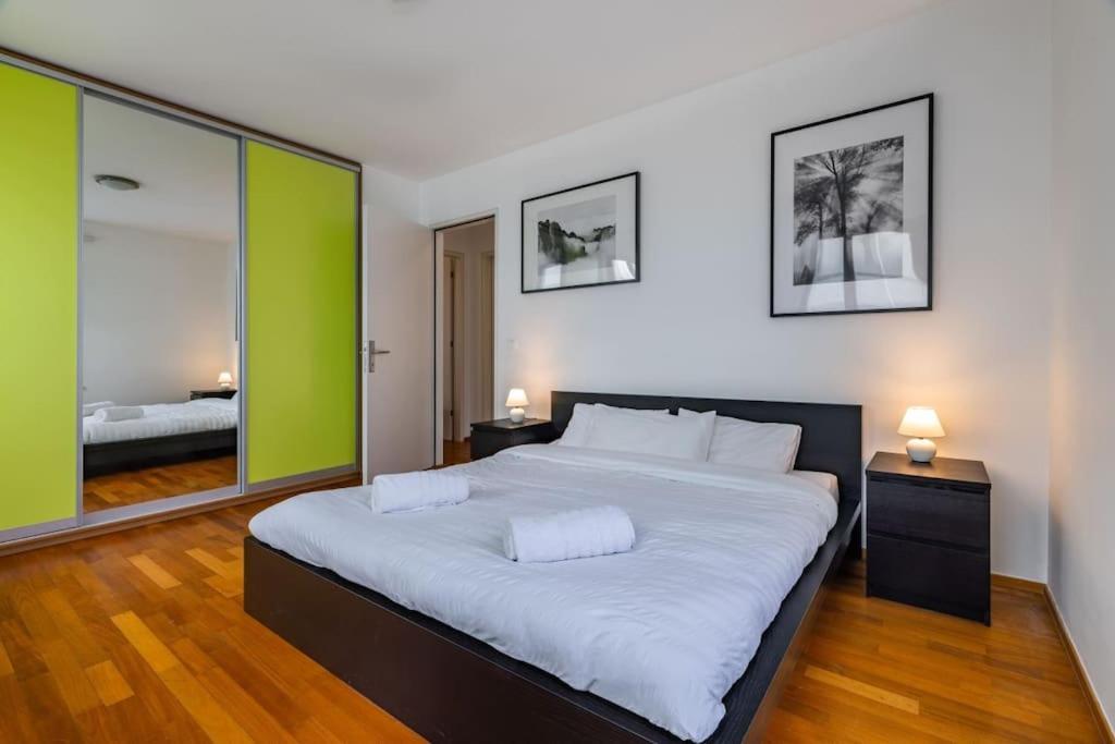 Modern Spacious Flat With A Terrace And A Parking Praga Exterior foto