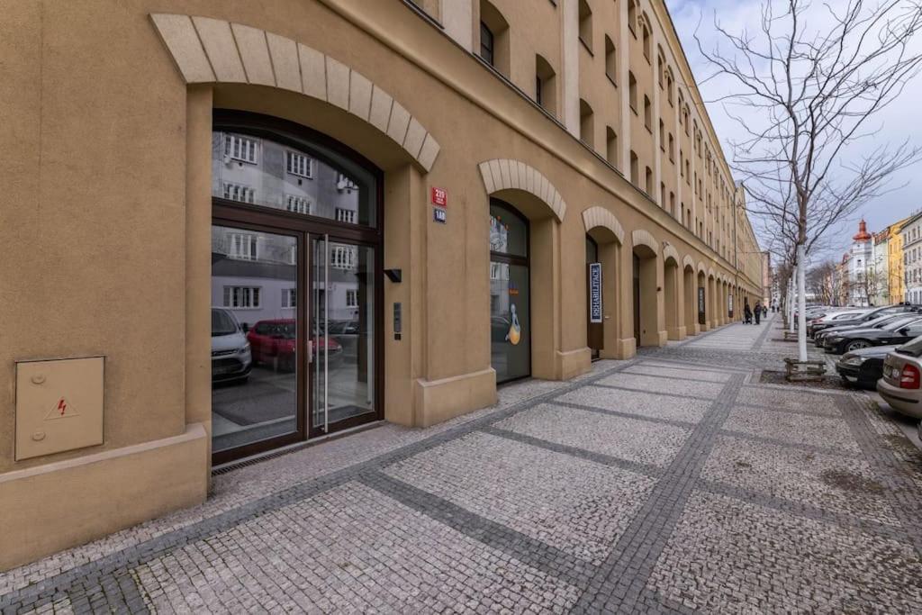 Modern Spacious Flat With A Terrace And A Parking Praga Exterior foto